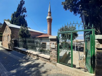 몰라 페나리 묘지와 모스크
