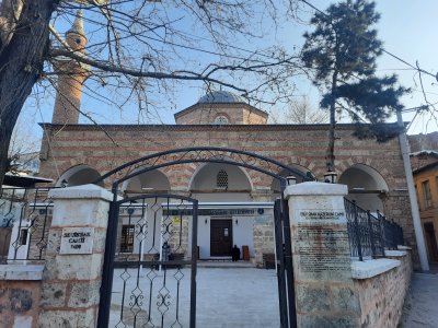 Ebu İshak Kazeruni Cami