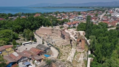 역사적인 이즈닉 성벽과 성문 (İznik Surları ve Kapıları)