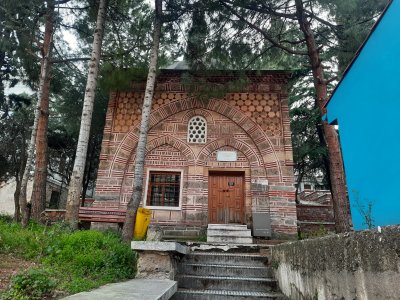 The Three Young Ladies' Mausoleum