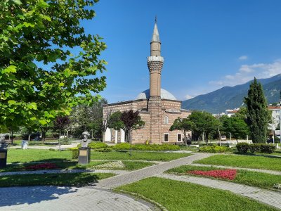 Hatice İsfendiyar Cami